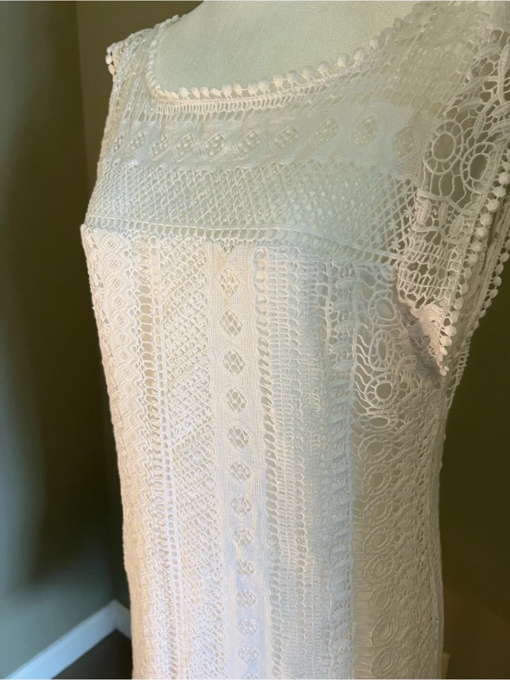 BB Dakota White‎ Lace Sleeveless Shift Dress
